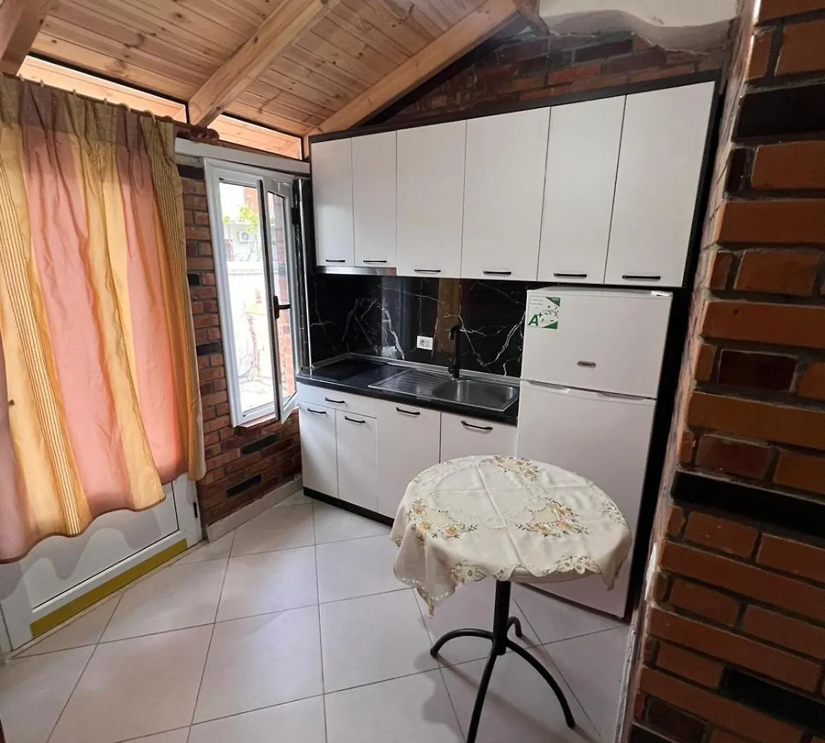 Guest Rooms Arbri Vlorë Gasthof